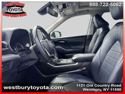 Used 2023 Toyota Highlander XLE image 19