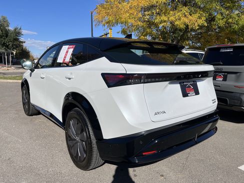 Used 2023 Nissan Ariya AWD image 6