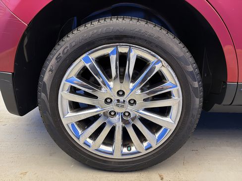 Used 2012 Lincoln MKX FWD image 9