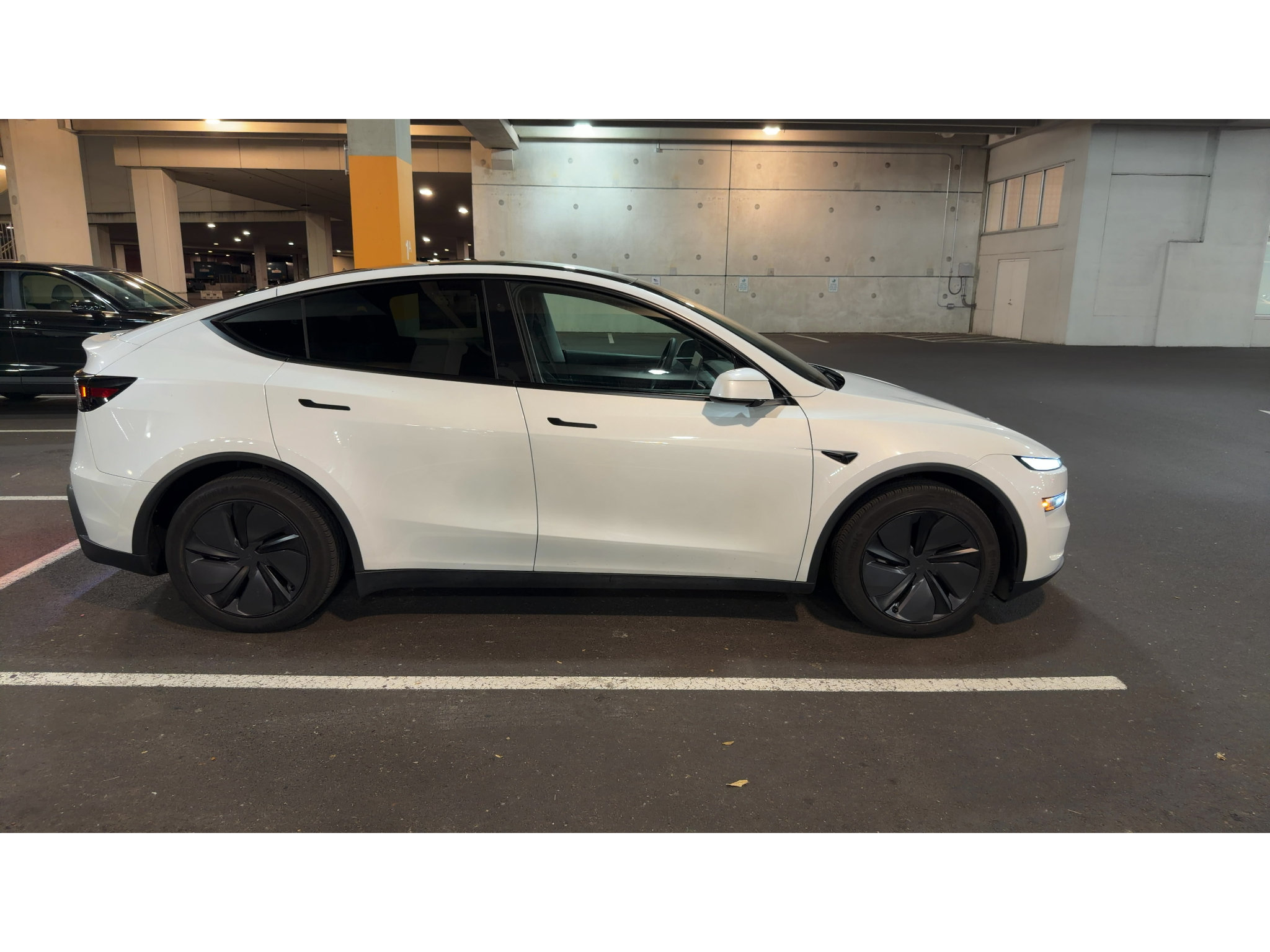 Used 2026 Tesla Model Y AWD image 4