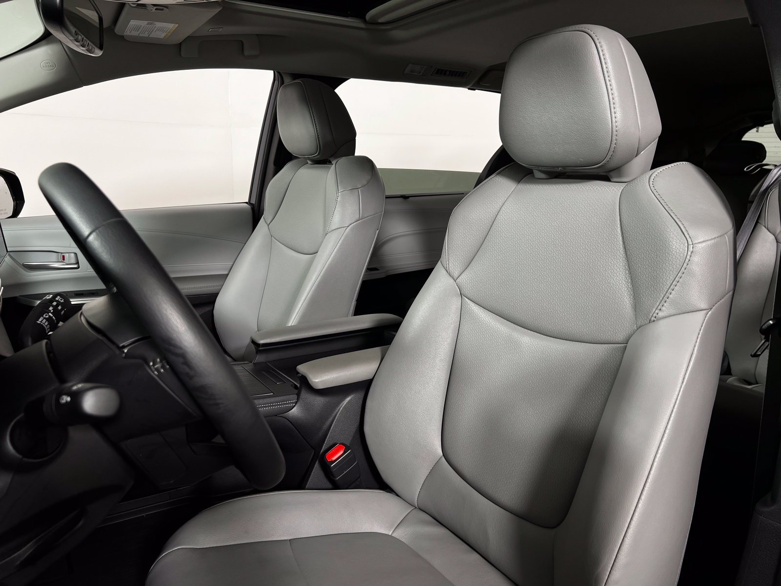 Certified 2025 Toyota Sienna XLE FWD image 13