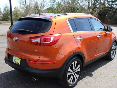 Used 2011 Kia Sportage EX w/ Navigation Pkg image 4