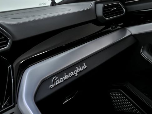 Used 2022 Lamborghini Urus image 40