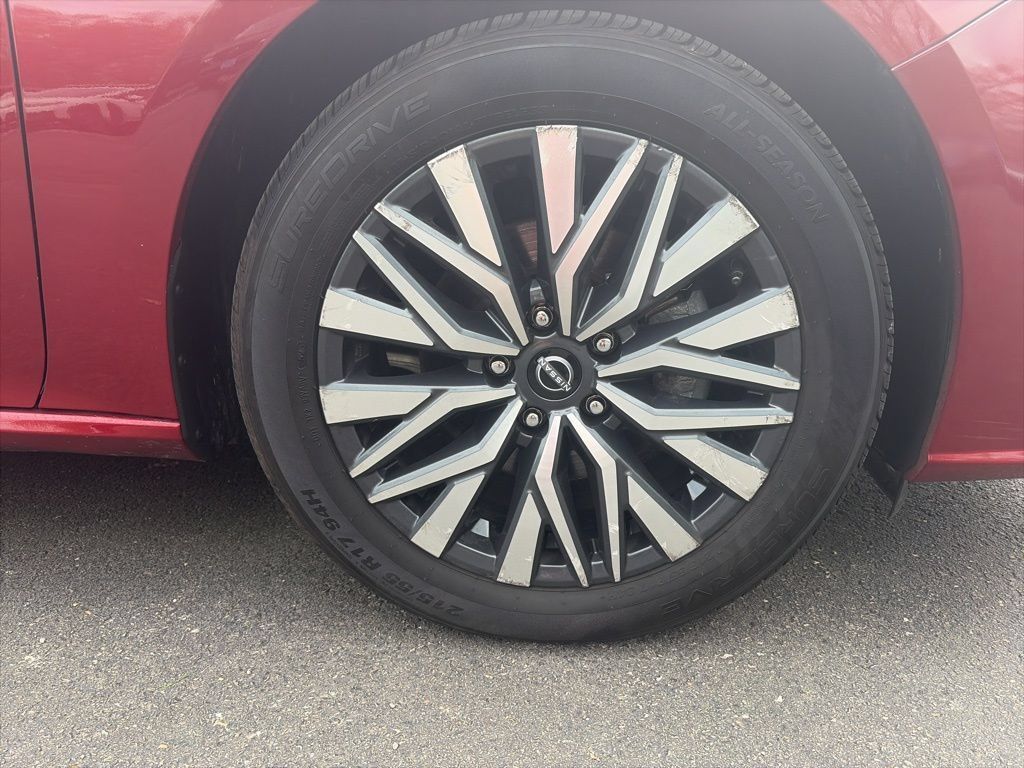 Used 2025 Nissan Altima 2.5 SV FWD image 27