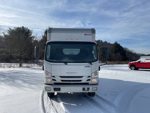 Used 2020 Isuzu NPR image 8