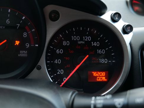 Used 2017 Nissan 370Z Coupe image 23