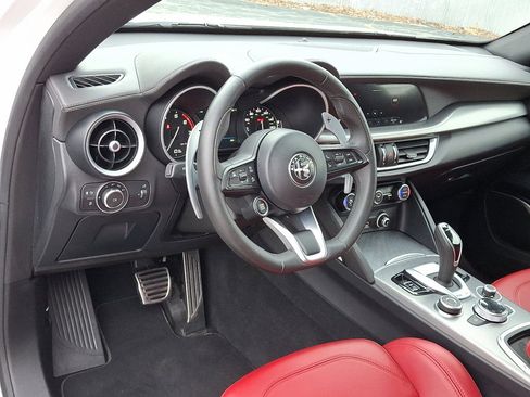 Used 2023 Alfa Romeo Stelvio Veloce image 25