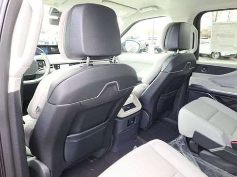 New 2026 Lincoln Navigator L Premier AWD/4WD image 45