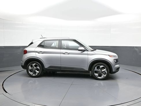 Certified 2024 Hyundai Venue SEL FWD image 5