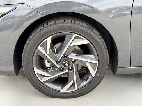New 2026 Hyundai Elantra Limited image 39