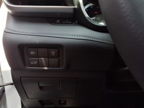 Certified 2024 Toyota Highlander XLE FWD image 15