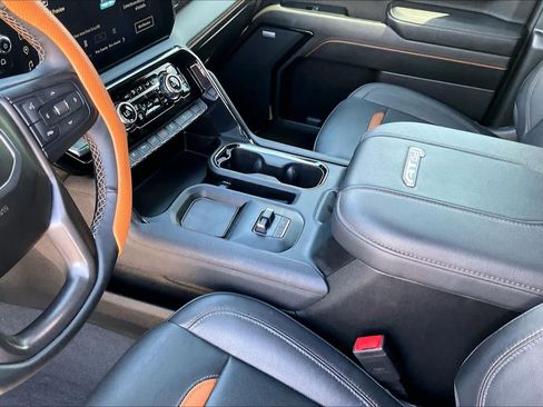 Used 2024 GMC Sierra 2500 AT4 w/ AT4 Premium Plus Package AWD/4WD image 17