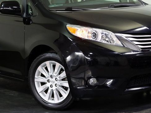 Used 2015 Toyota Sienna XLE image 8