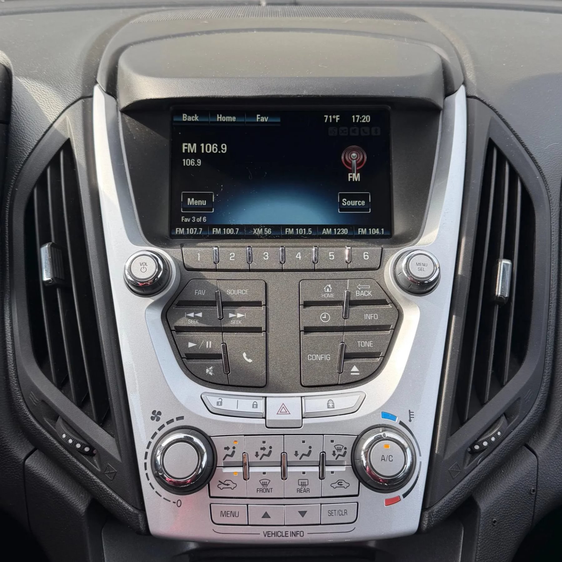 Used 2015 Chevrolet Equinox LT w/ Driver Convenience Package FWD image 11