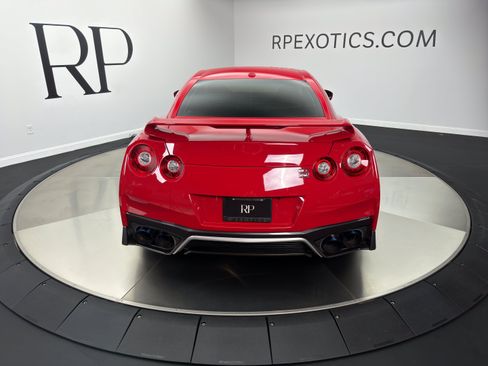 Used 2018 Nissan GT-R Premium AWD/4WD image 8