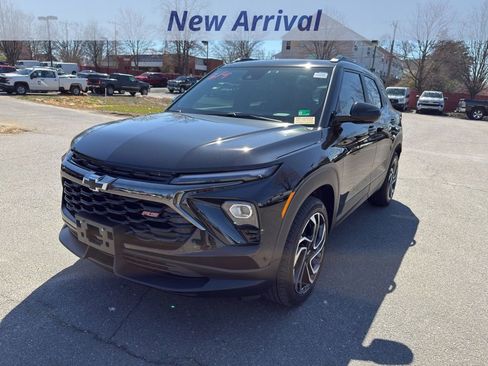 Used 2025 Chevrolet TrailBlazer RS w/ Convenience Package image 1