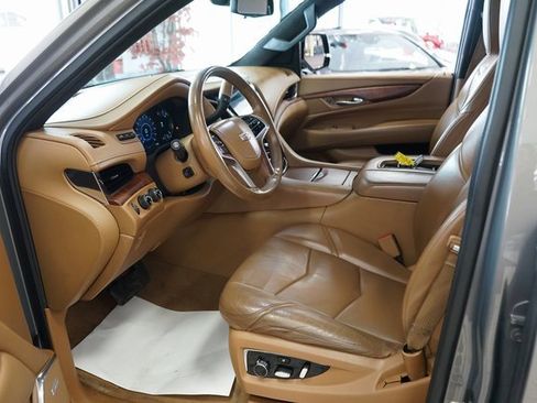 Used 2017 Cadillac Escalade Platinum image 33