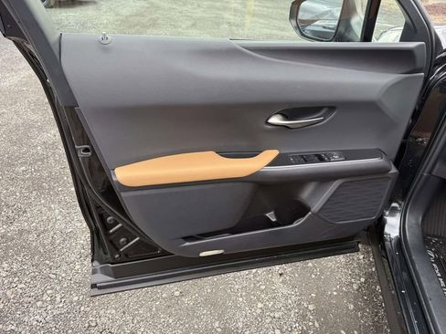 Used 2025 Lexus UX 300h AWD image 12