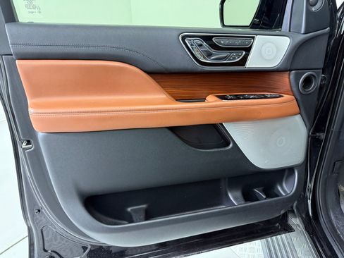 Used 2019 Lincoln Navigator Reserve image 23