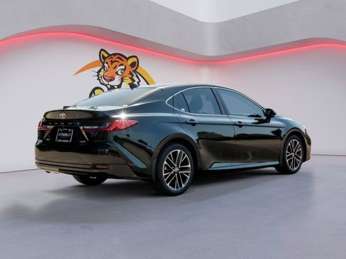 Used 2026 Toyota Camry XLE FWD image 5