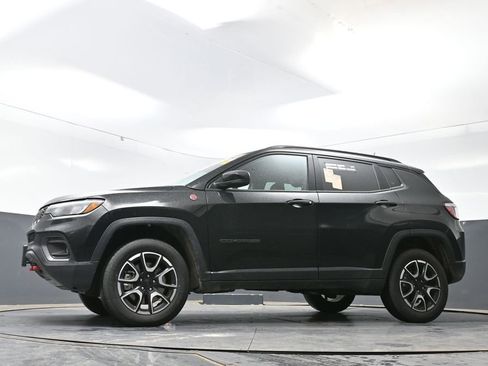 Used 2024 Jeep Compass Trailhawk AWD/4WD image 28