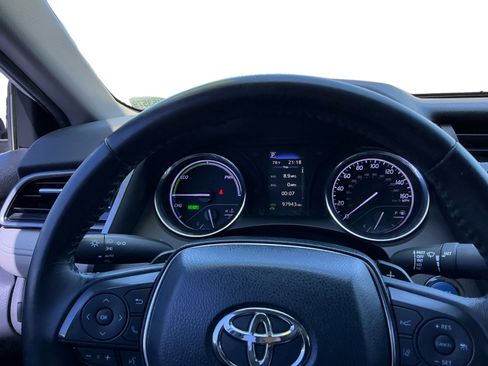 Used 2020 Toyota Camry SE FWD image 11