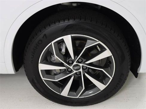Used 2022 Audi Q5 2.0T Premium w/ Convenience Package AWD/4WD image 9