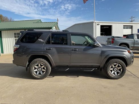 Used 2018 Toyota 4Runner TRD Off-Road Premium image 2