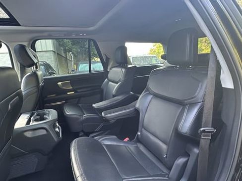 Used 2025 Ford Expedition Platinum AWD/4WD image 31