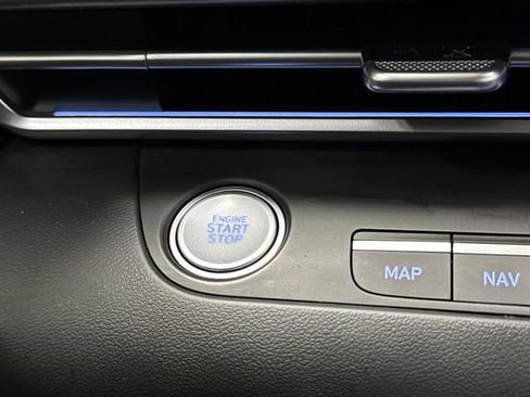 Used 2024 Hyundai Elantra Limited image 23