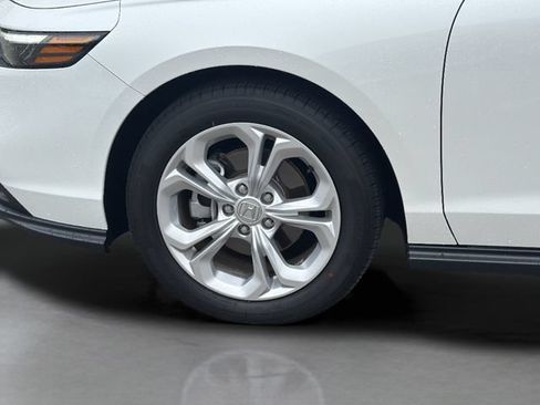 Certified 2025 Honda Accord LX image 5