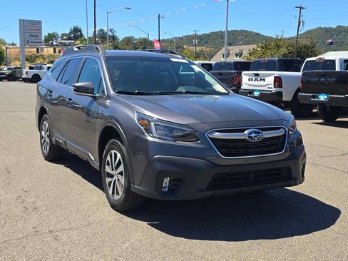 Used 2022 Subaru Outback Premium AWD/4WD image 4