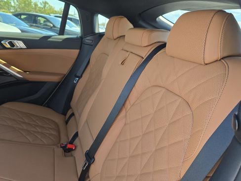 New 2026 BMW X6 xDrive40i w/ Climate Comfort Package image 11