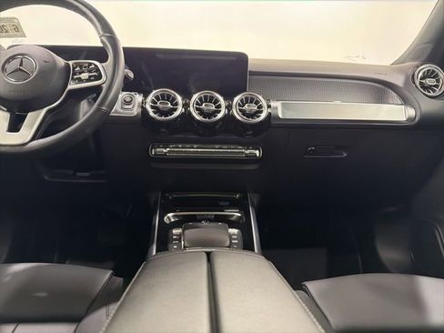 Used 2021 Mercedes-Benz GLB 250 4MATIC image 35