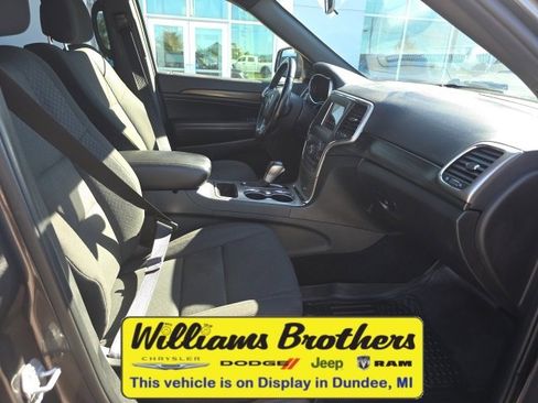 Used 2020 Jeep Grand Cherokee Laredo image 27