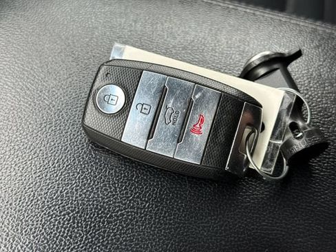 Used 2016 Kia Sorento SX AWD/4WD image 11