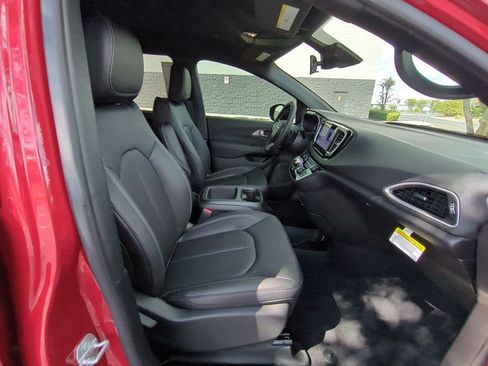 New 2026 Chrysler Voyager LX image 22