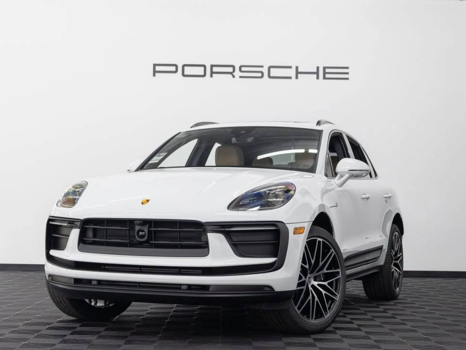 Certified 2026 Porsche Macan AWD/4WD image 19
