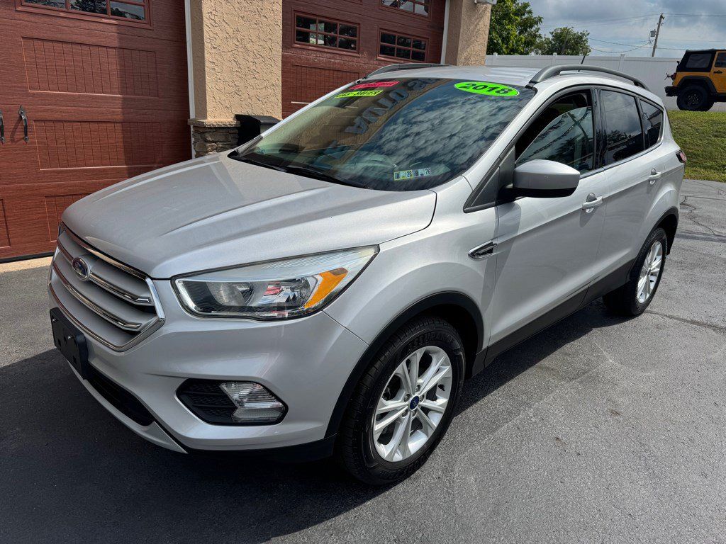 Used 2018 Ford Escape SE w/ SE Sync 3 Package AWD/4WD image 2