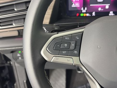 Used 2025 Volkswagen Atlas SEL image 30