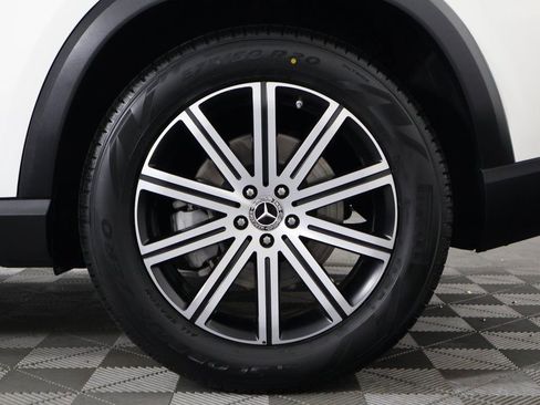 Used 2024 Mercedes-Benz GLE 450 4MATIC w/ Winter Package image 16