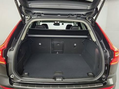 Certified 2025 Volvo XC60 T8 Core w/ Protection Package Premier AWD/4WD image 37