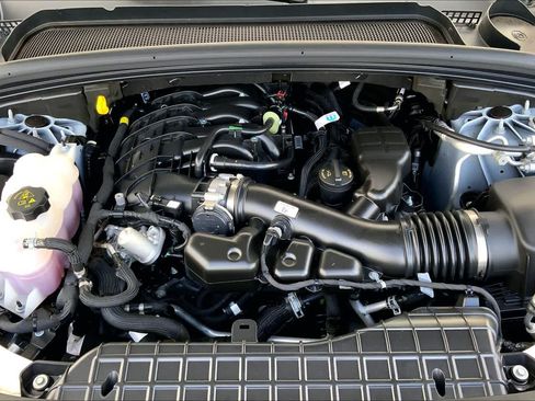 Used 2025 Jeep Grand Cherokee L Laredo RWD image 32