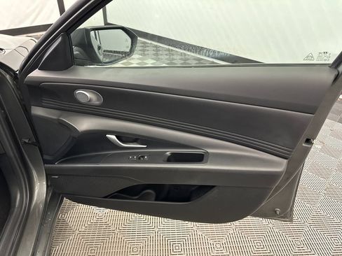 Used 2024 Hyundai Elantra Limited FWD image 15