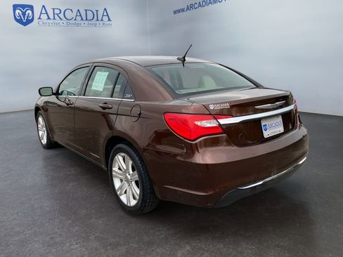 Used 2012 Chrysler 200 Touring FWD image 3