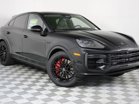 New 2026 Porsche Cayenne Turbo image 9
