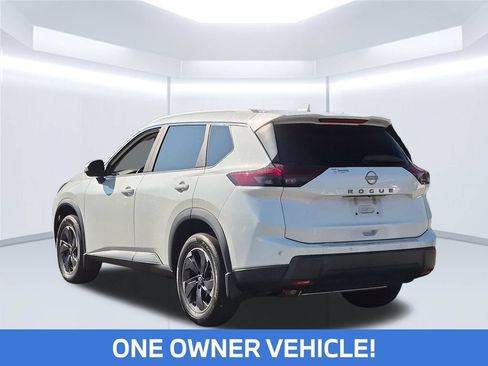 Used 2025 Nissan Rogue SV w/ SV Premium Package FWD image 4