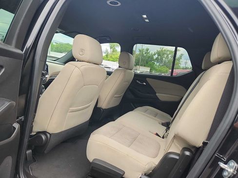 Used 2023 Chevrolet Traverse LS FWD image 10