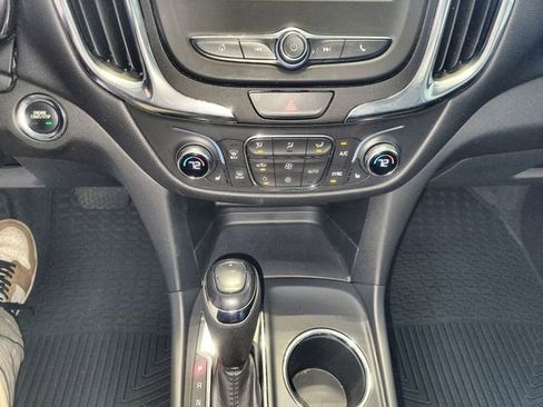 Used 2020 Chevrolet Equinox LT image 19