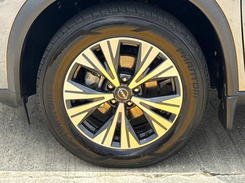 Used 2023 Nissan Rogue SV FWD image 5